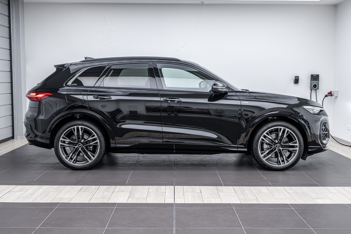 Audi Q5 E-HYBRID S LINE