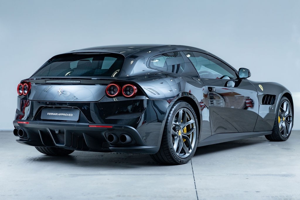 Ferrari GTC4Lusso T