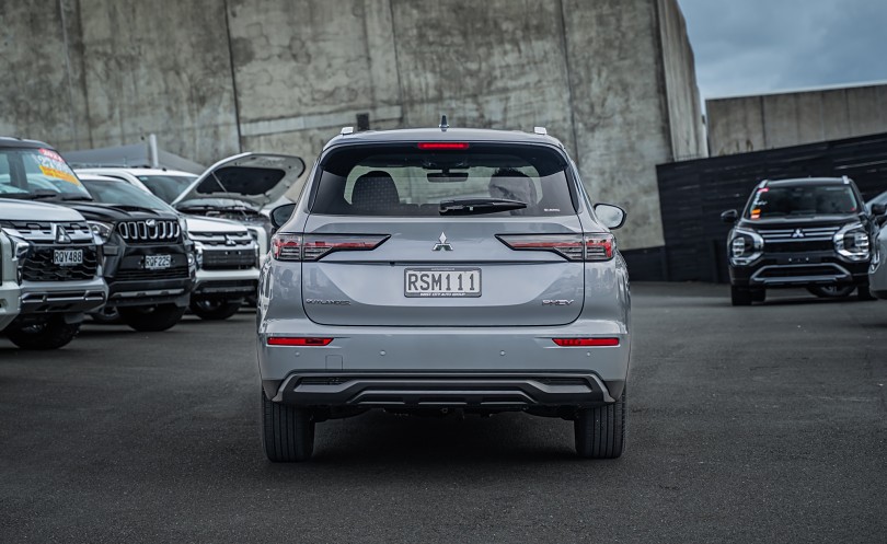 2026 Mitsubishi Outlander 4