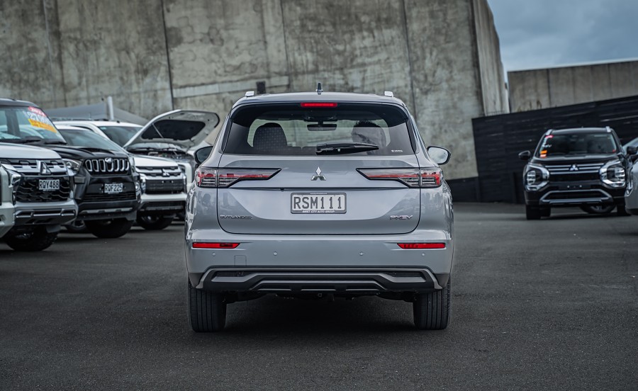 2026 Mitsubishi Outlander 4