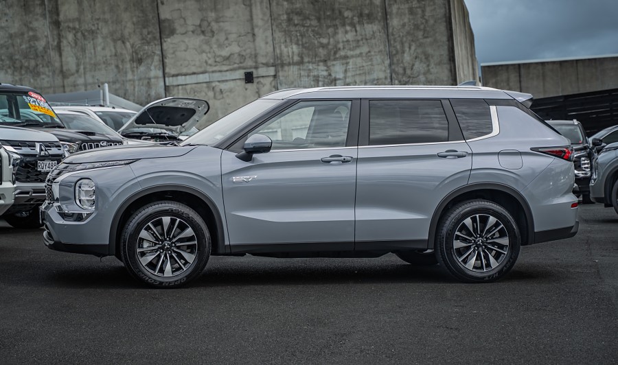 2026 Mitsubishi Outlander 5