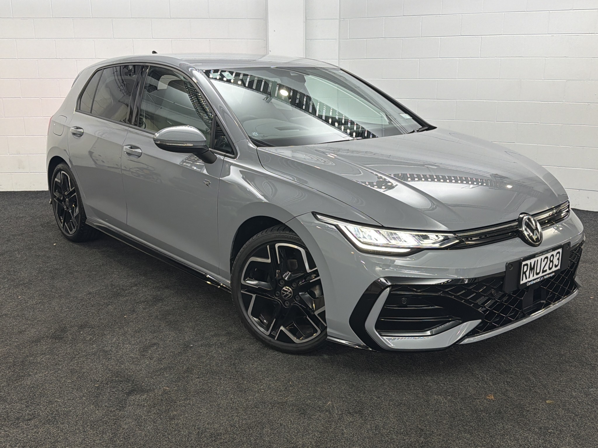 Volkswagen Golf 8.5 R-LINE