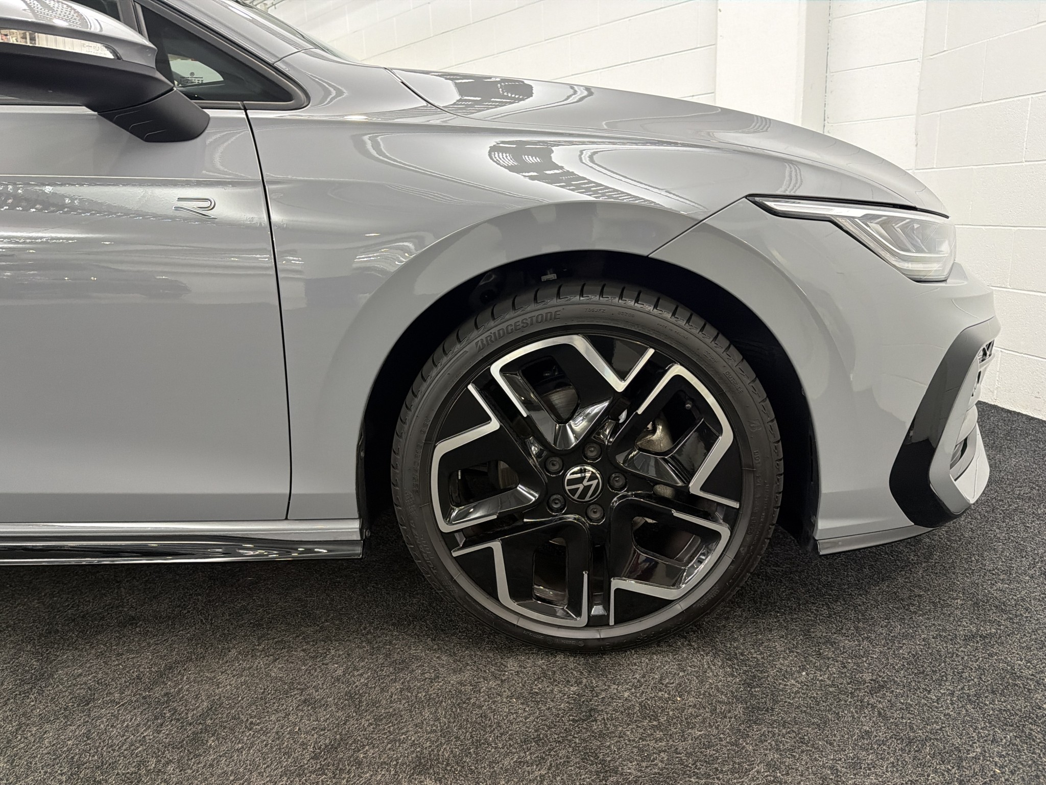 Volkswagen Golf 8.5 R-LINE