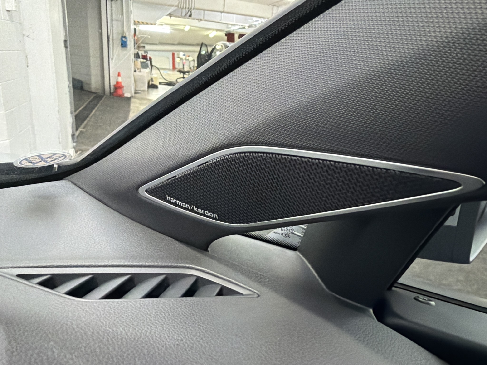 Volkswagen Golf 8.5 R-LINE