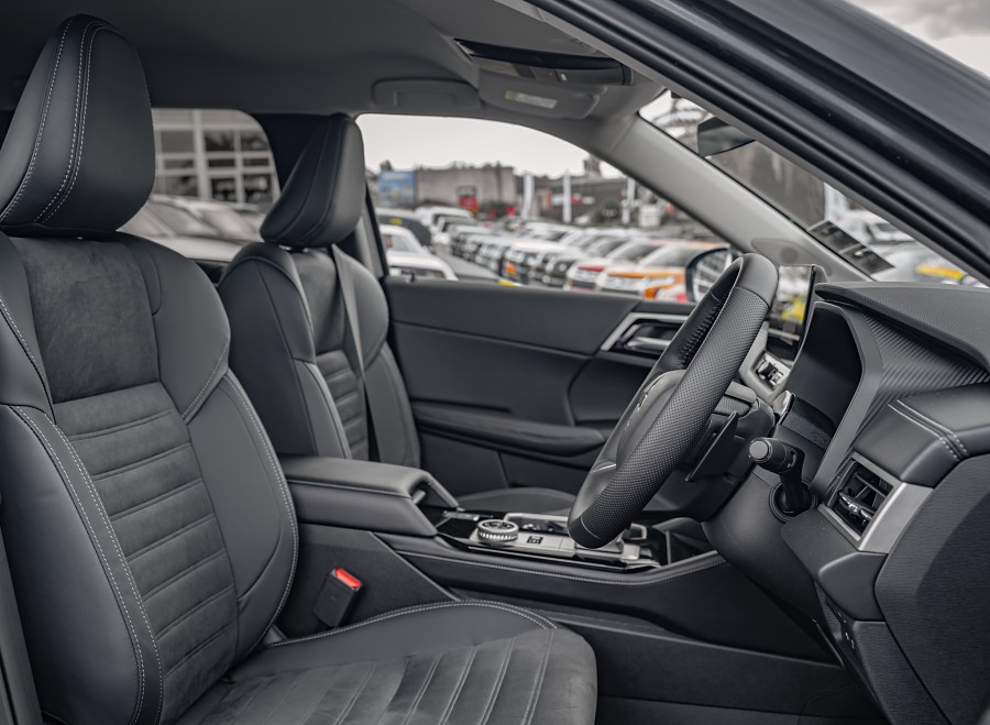 2026 Mitsubishi Outlander 8