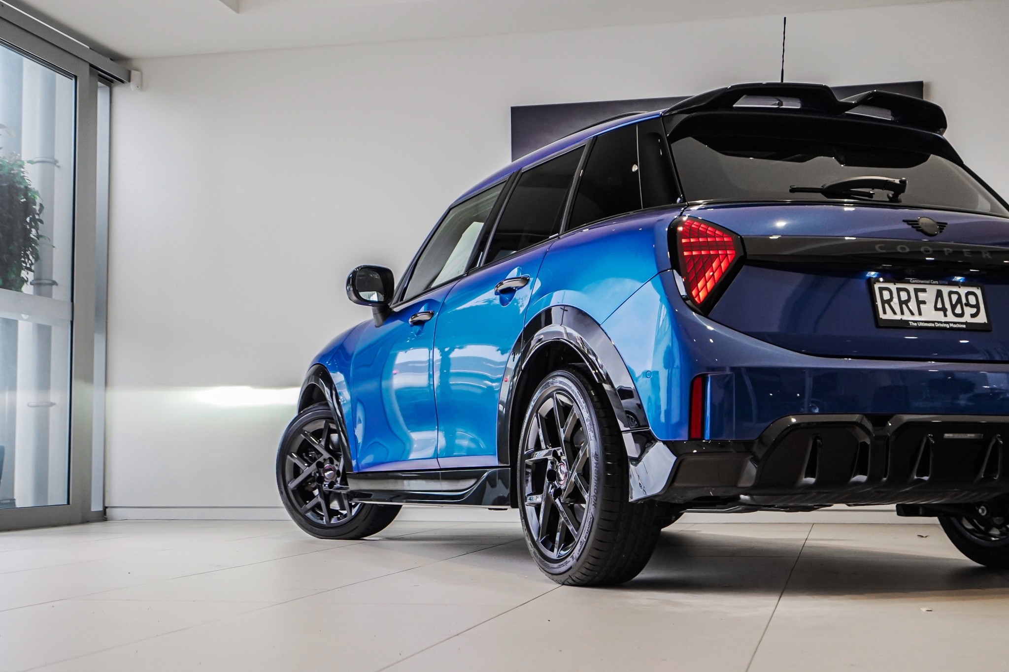 MINI Cooper S 5-Dr JCW