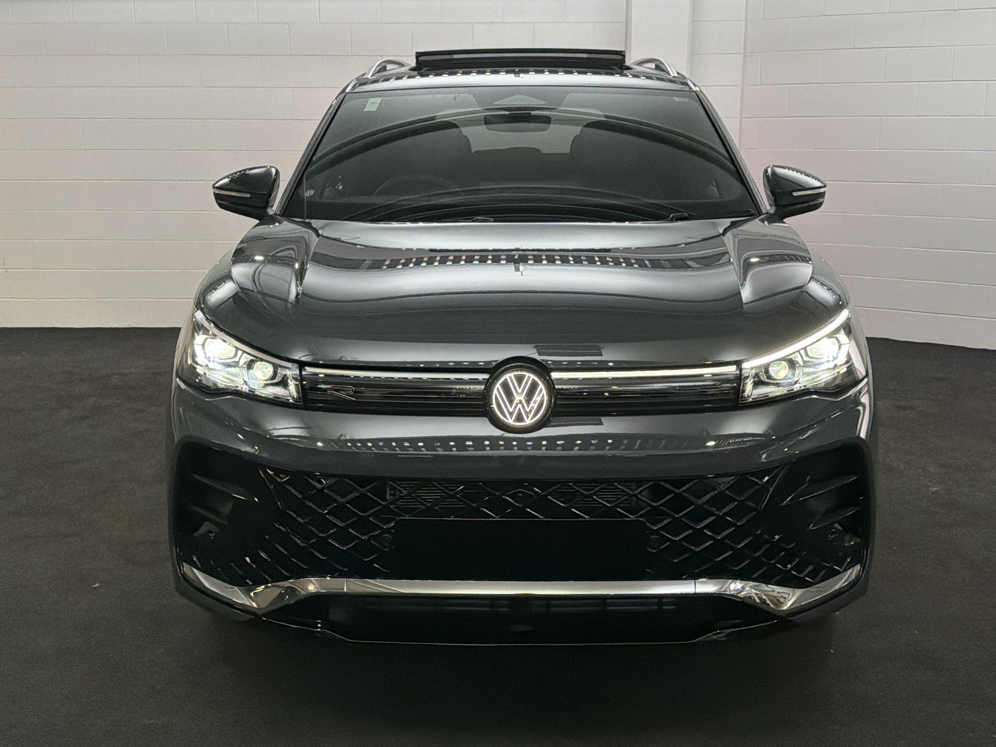 Volkswagen Tiguan R-LINE AWD Touring Package