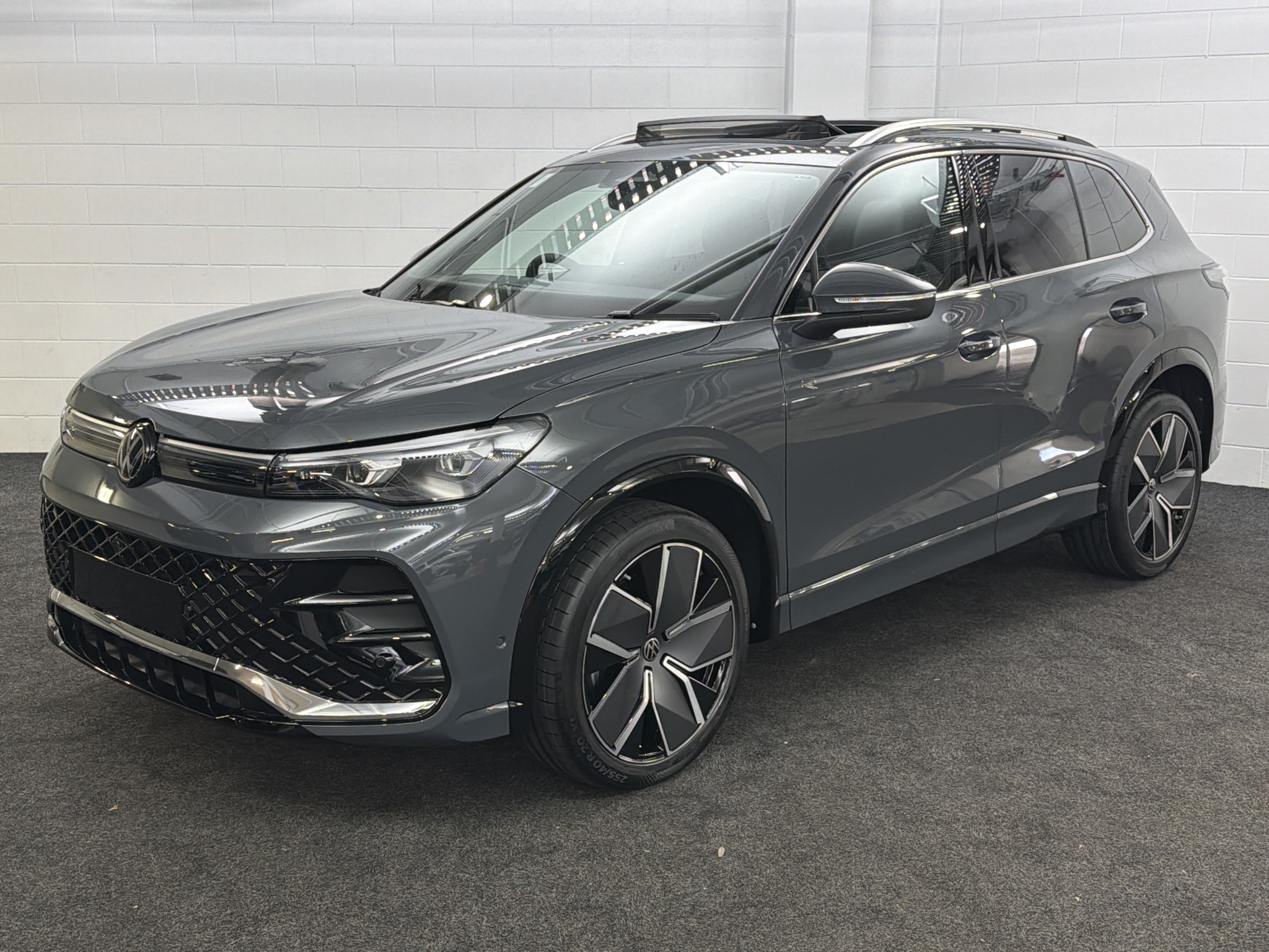 Volkswagen Tiguan R-LINE AWD Touring Package