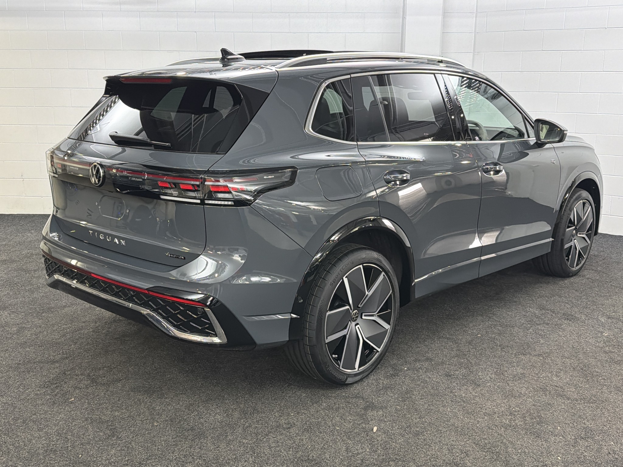 Volkswagen Tiguan R-LINE AWD Touring Package