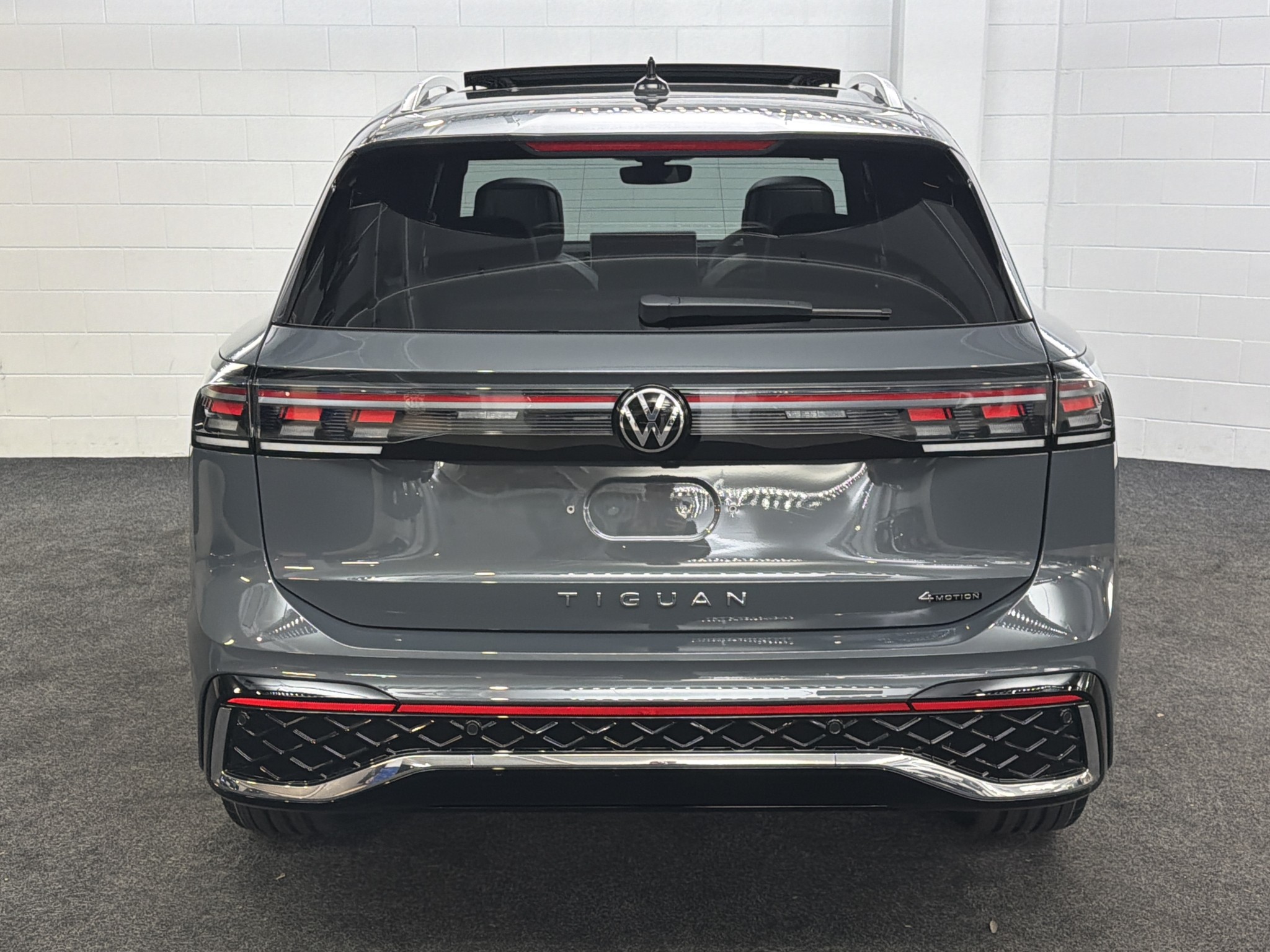 Volkswagen Tiguan R-LINE AWD Touring Package