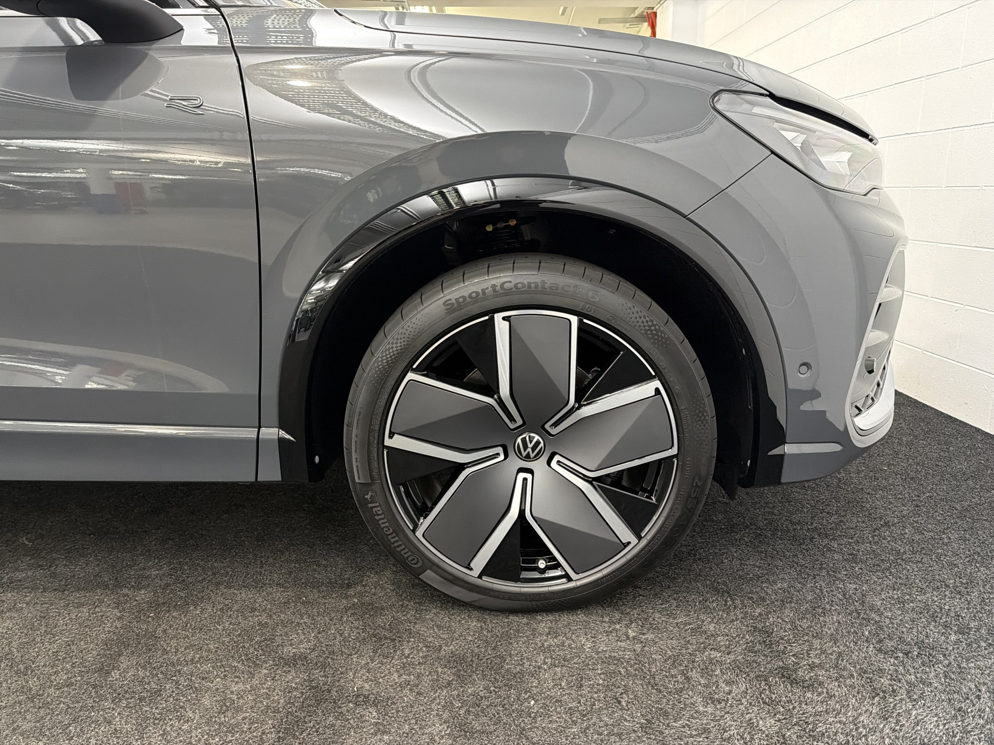 Volkswagen Tiguan R-LINE AWD Touring Package