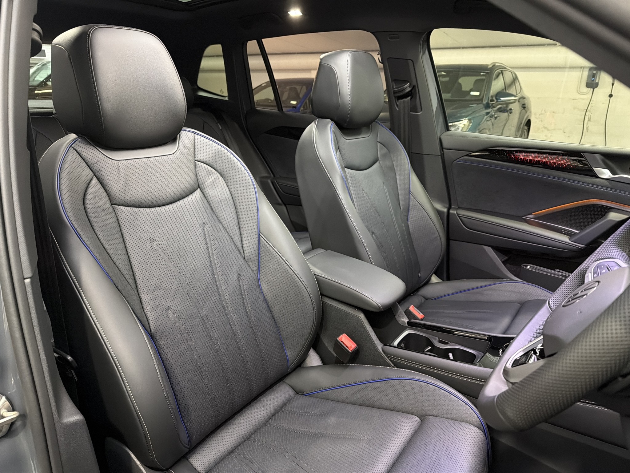 Volkswagen Tiguan R-LINE AWD Touring Package