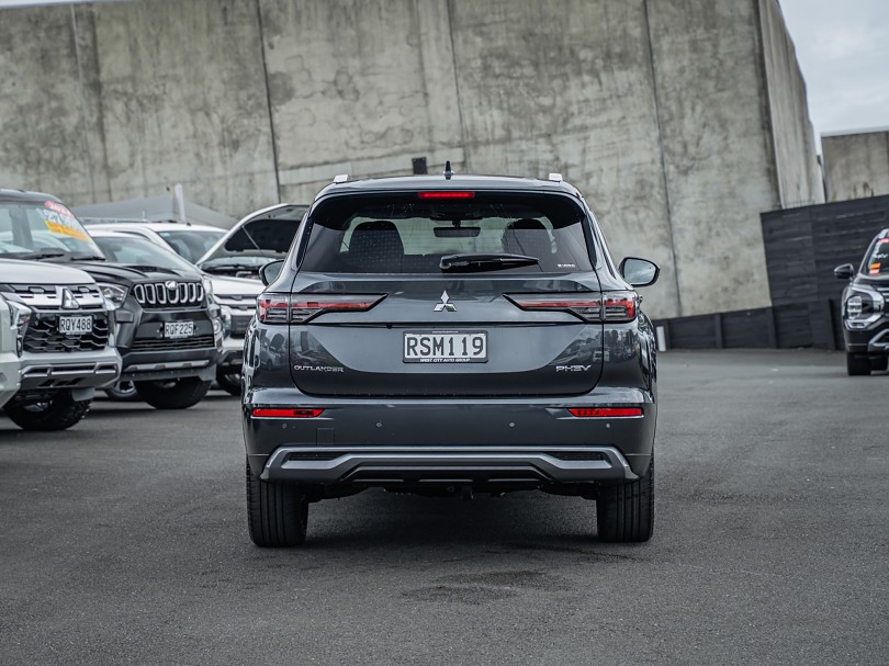 2026 Mitsubishi Outlander 4