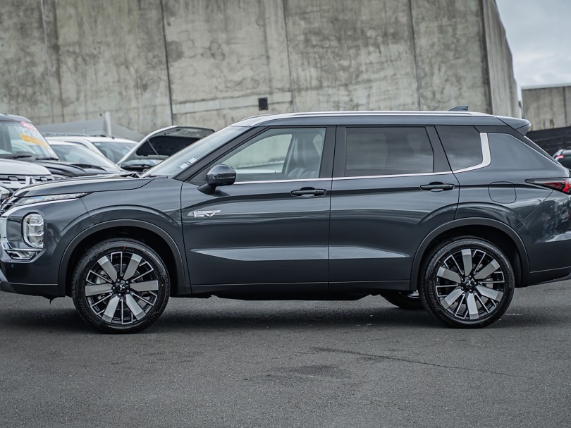 2026 Mitsubishi Outlander 5