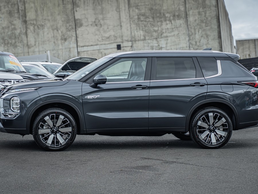 2026 Mitsubishi Outlander 5