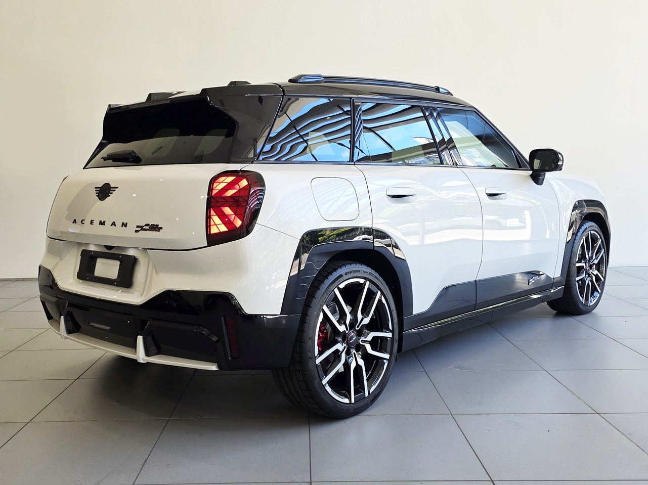 MINI Aceman JCW E