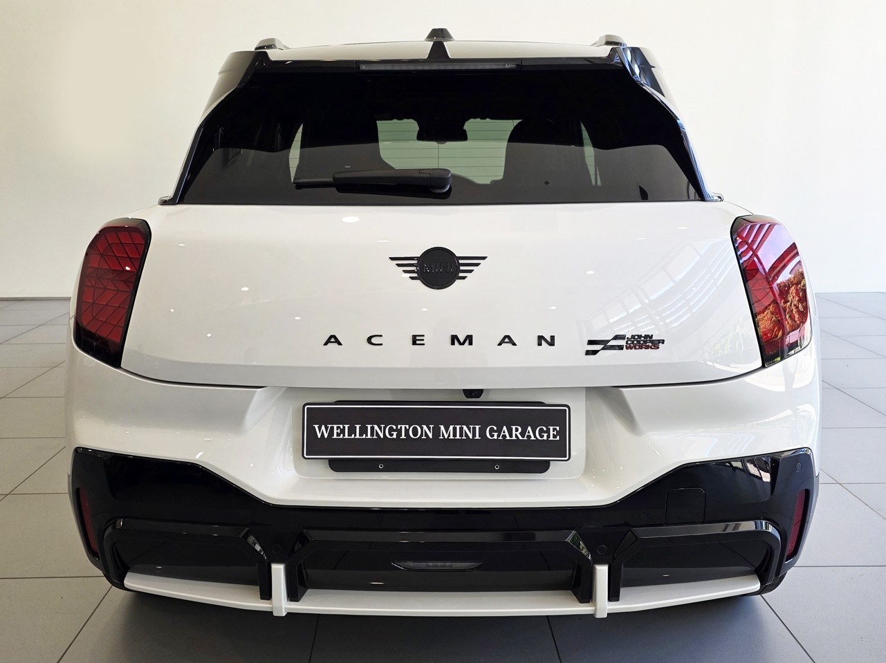 MINI Aceman JCW E