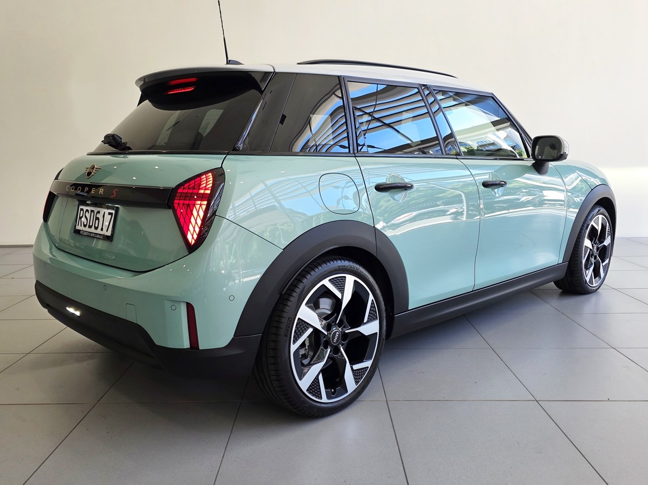 MINI Cooper S Favoured Spec