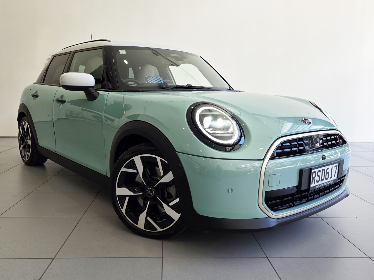 MINI Cooper S Favoured Spec