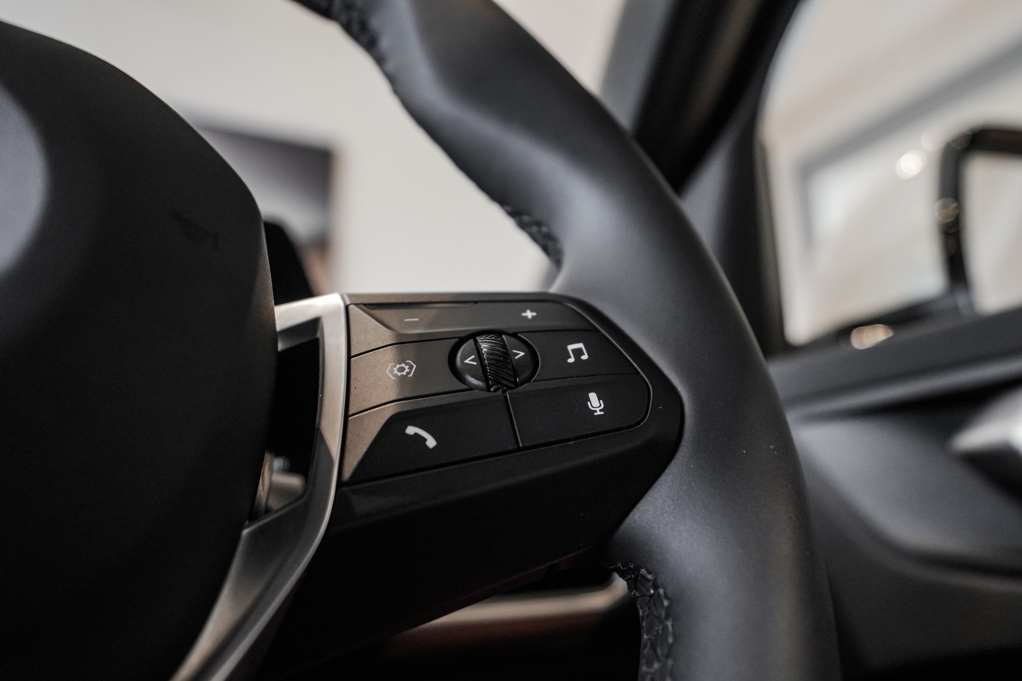 BMW 120i 1.5L Mild Hybrid