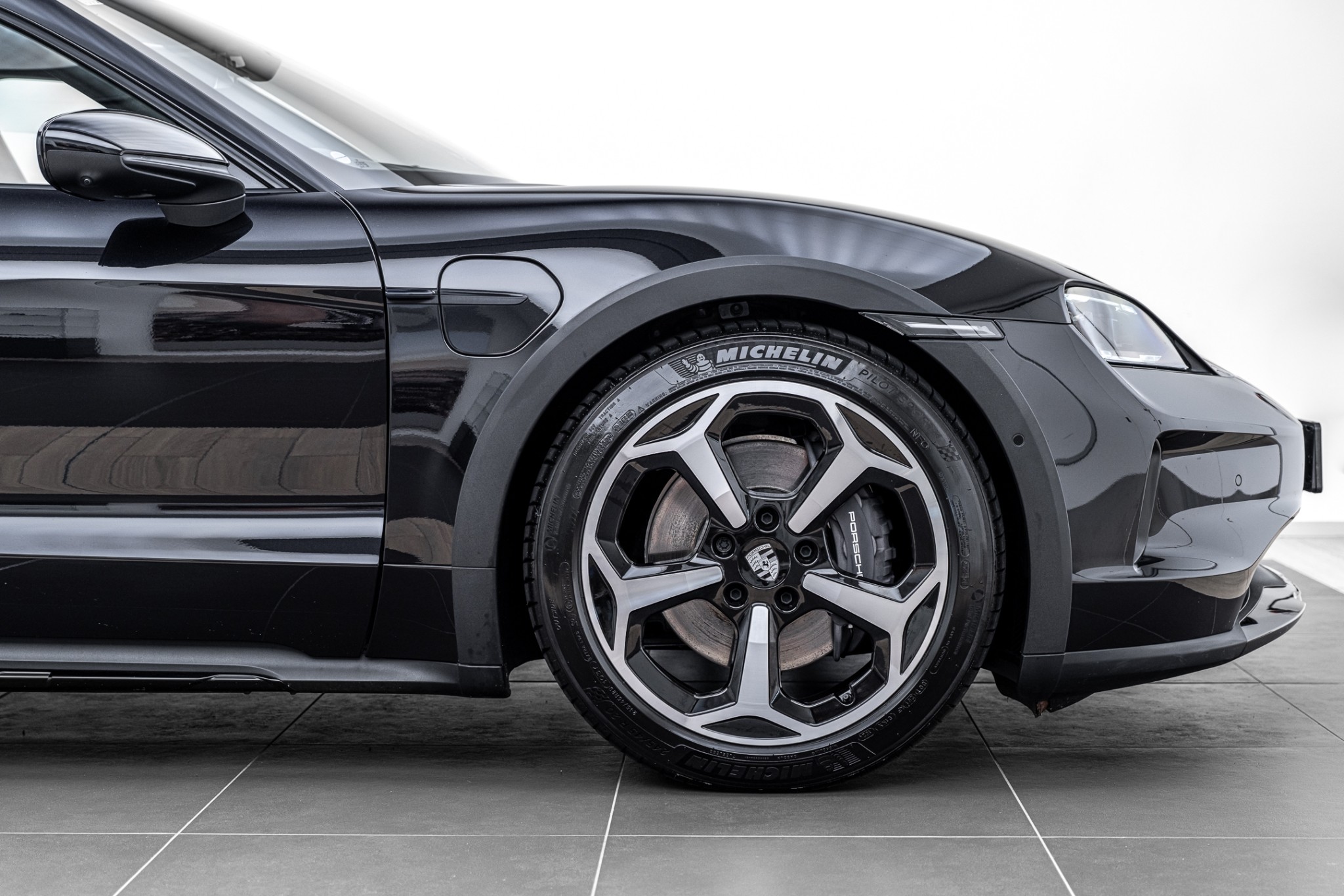 Porsche Taycan 4 Cross Turismo J1 II (New Model)