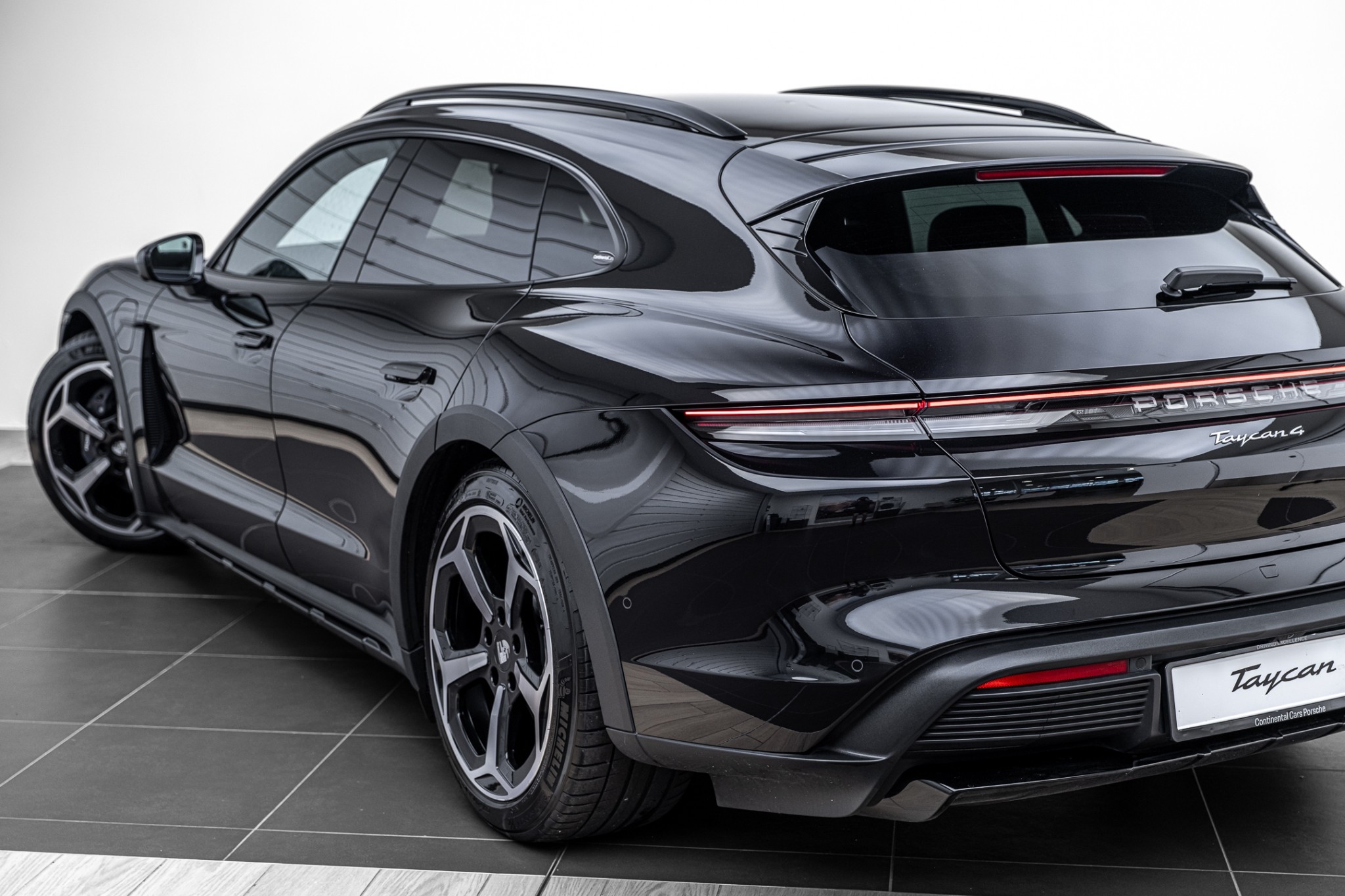 Porsche Taycan 4 Cross Turismo J1 II (New Model)