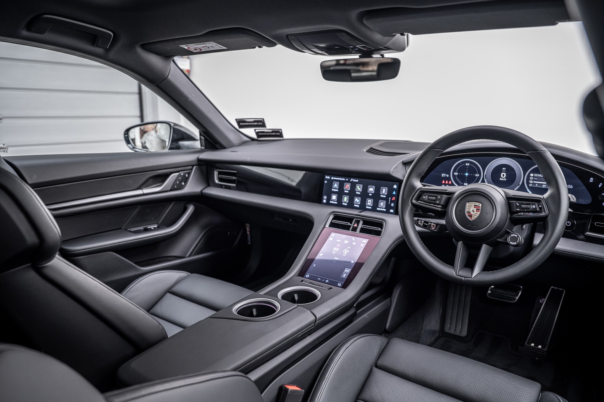 Porsche Taycan 4 Cross Turismo J1 II (New Model)