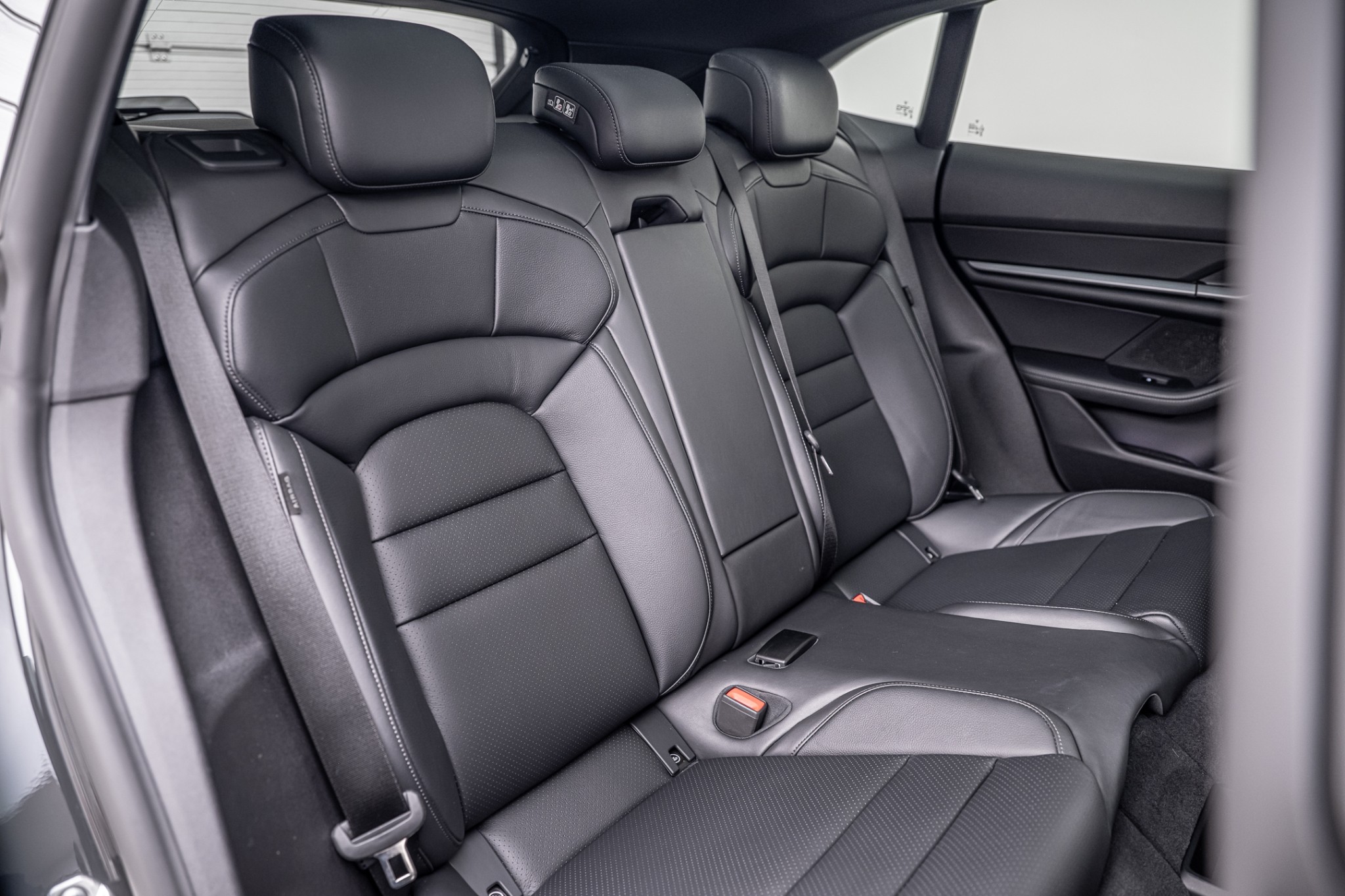 Porsche Taycan 4 Cross Turismo J1 II (New Model)