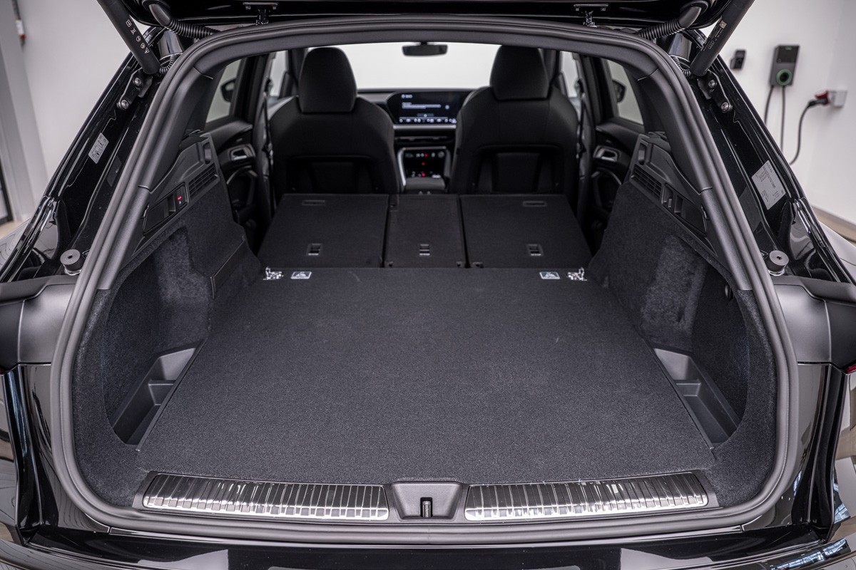 Audi Q5 E-HYBRID S LINE