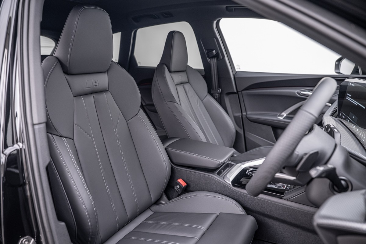 Audi Q5 E-HYBRID S LINE