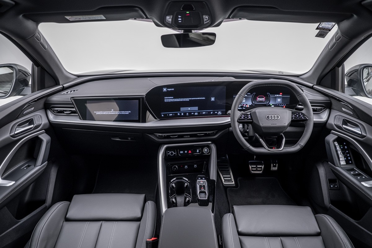 Audi Q5 E-HYBRID S LINE