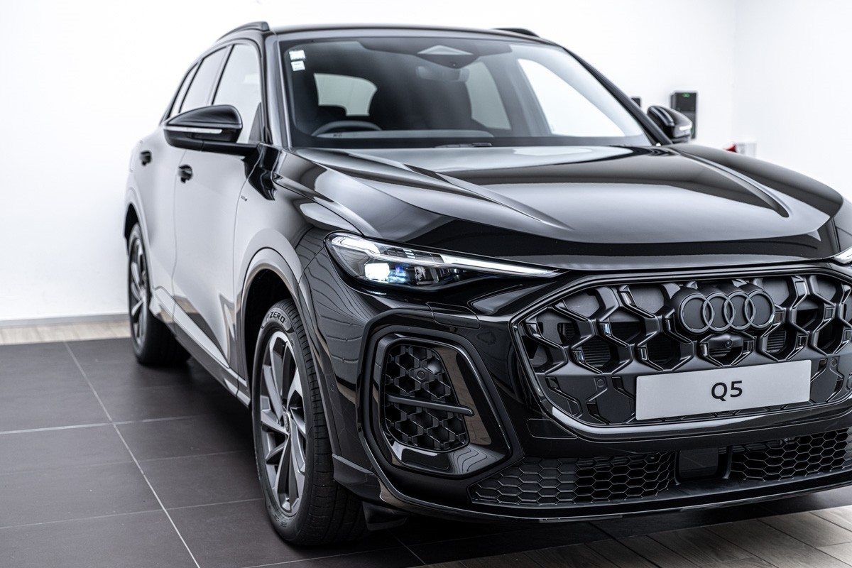 Audi Q5 E-HYBRID S LINE