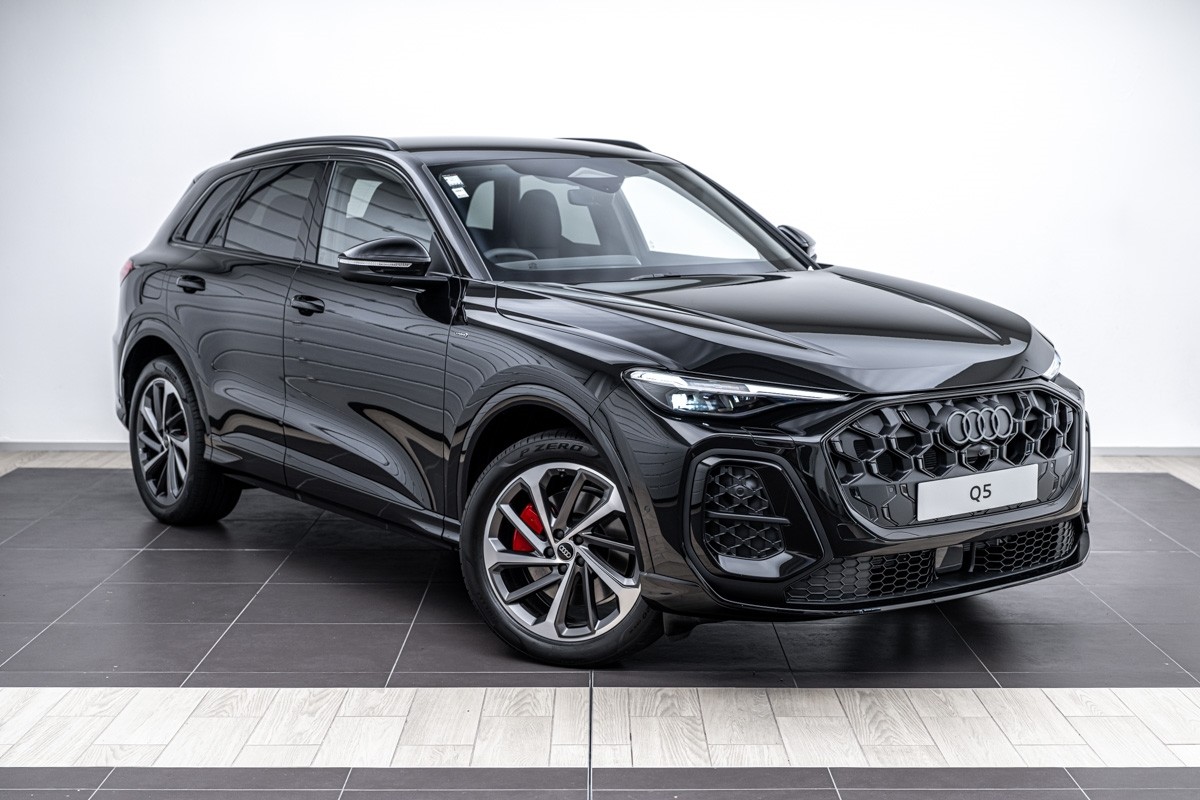Audi Q5 E-HYBRID S LINE