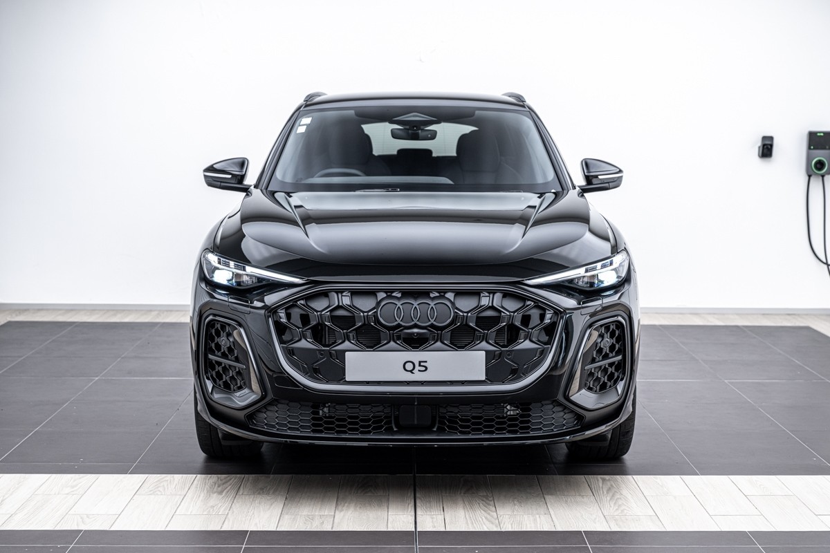 Audi Q5 E-HYBRID S LINE