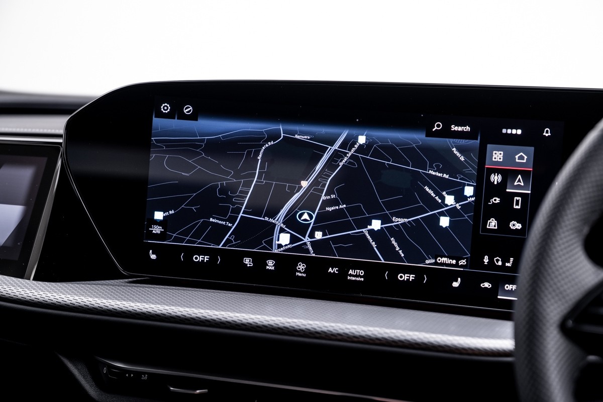 Audi Q5 E-HYBRID S LINE