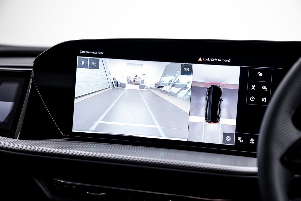 Audi Q5 E-HYBRID S LINE