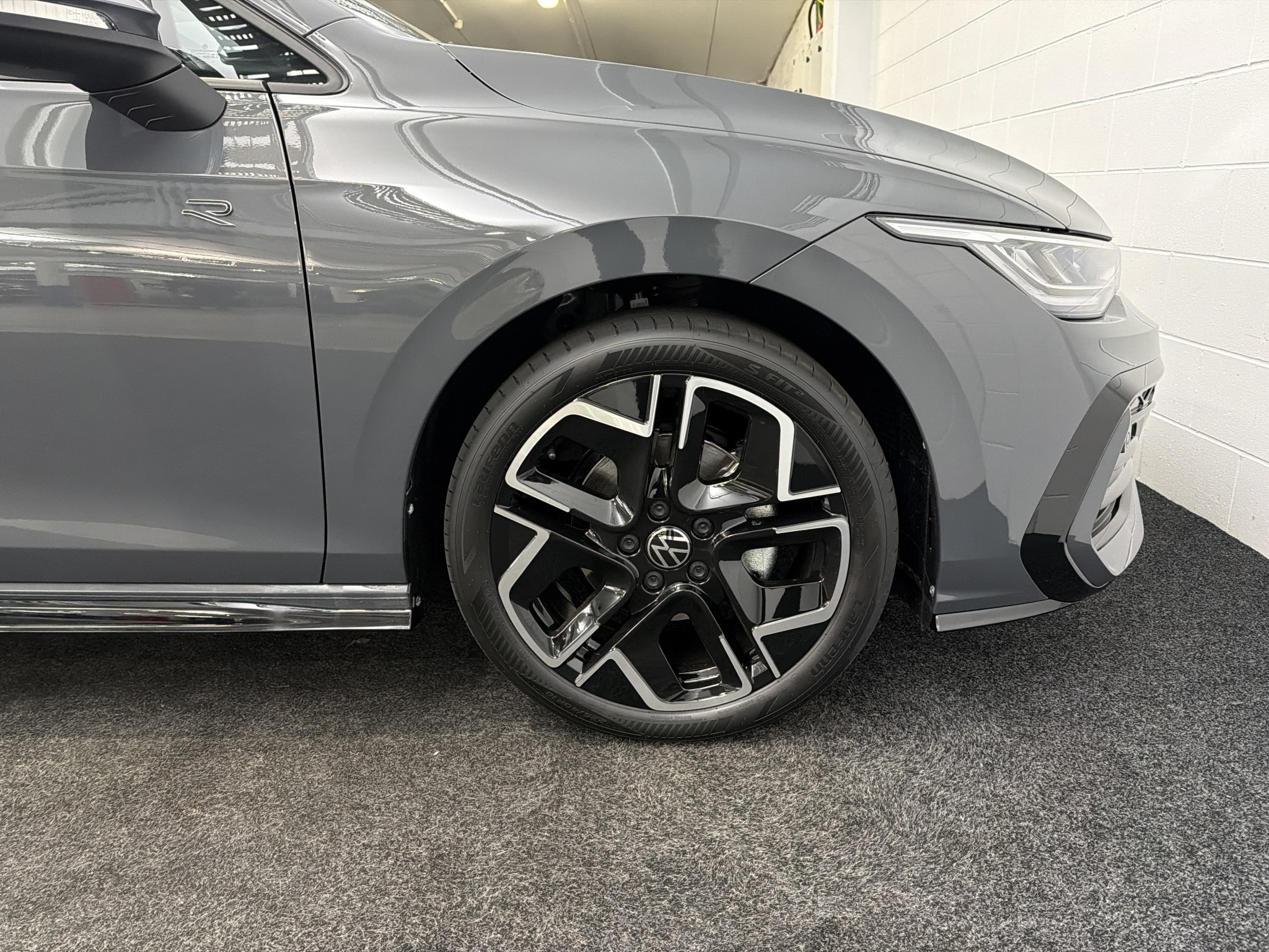 Volkswagen Golf 8.5 R-LINE