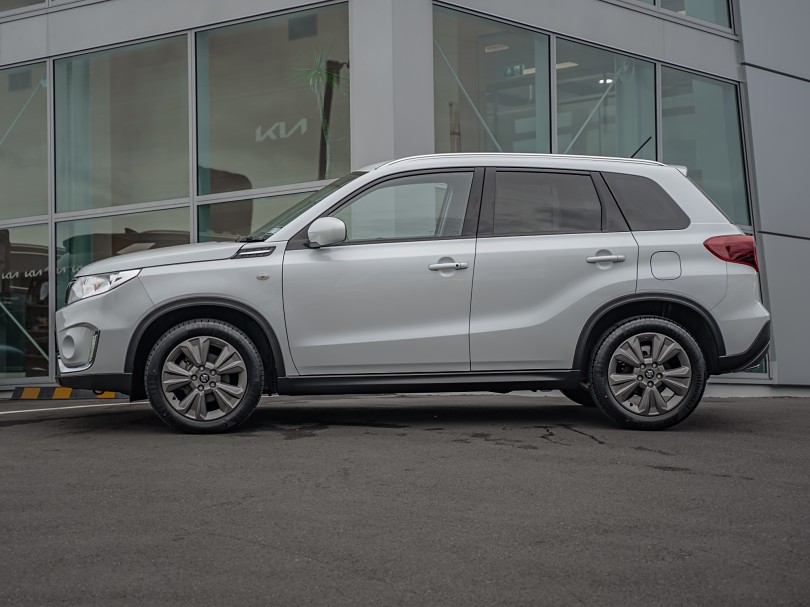 2023 Suzuki Vitara 5
