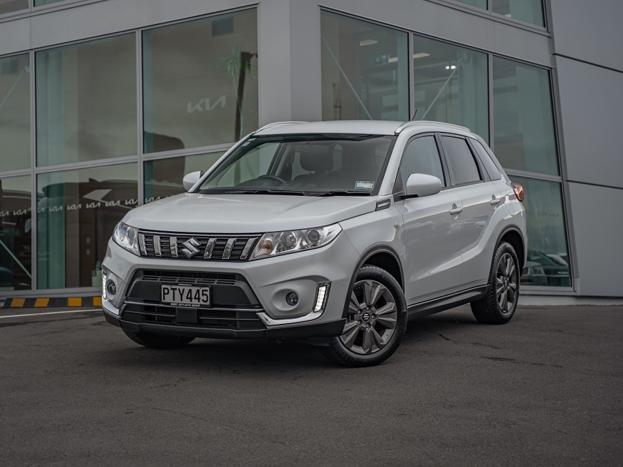 2023 Suzuki Vitara 1