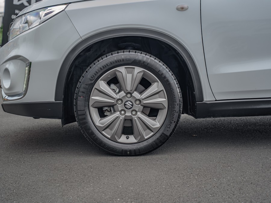 2023 Suzuki Vitara 6