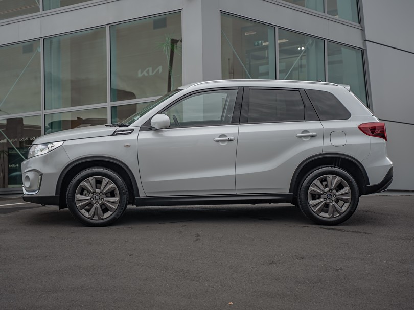 2023 Suzuki Vitara 5