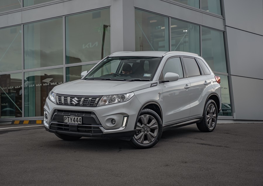 2023 Suzuki Vitara 1