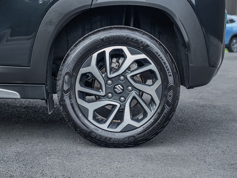 2025 Suzuki FRONX 5