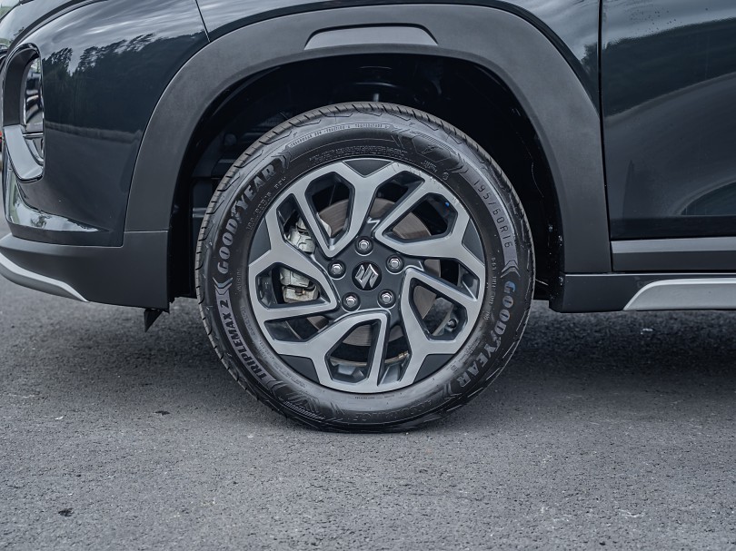2025 Suzuki FRONX 4