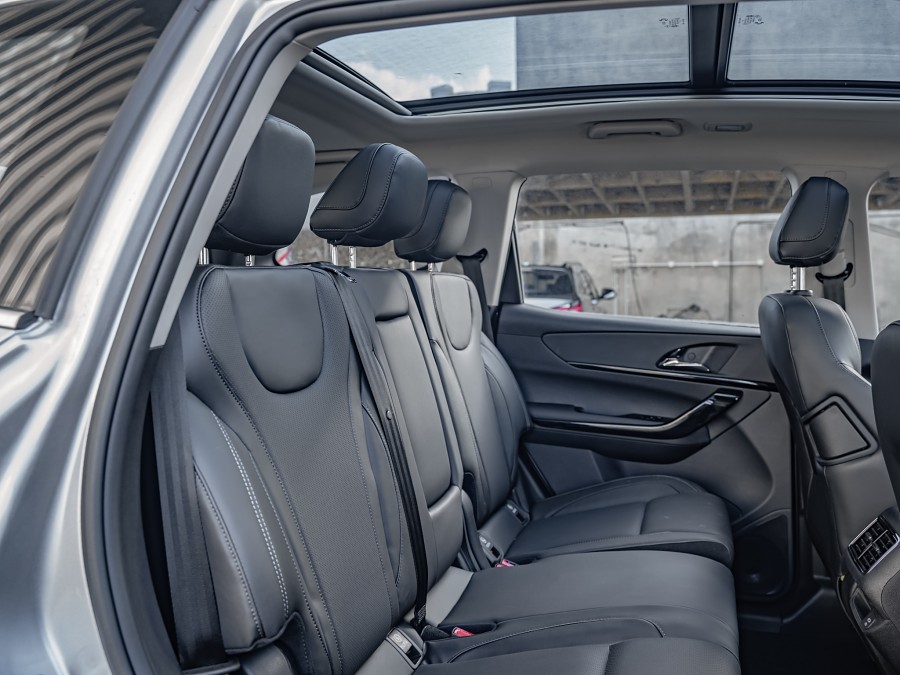 2026 Mahindra XUV700 17
