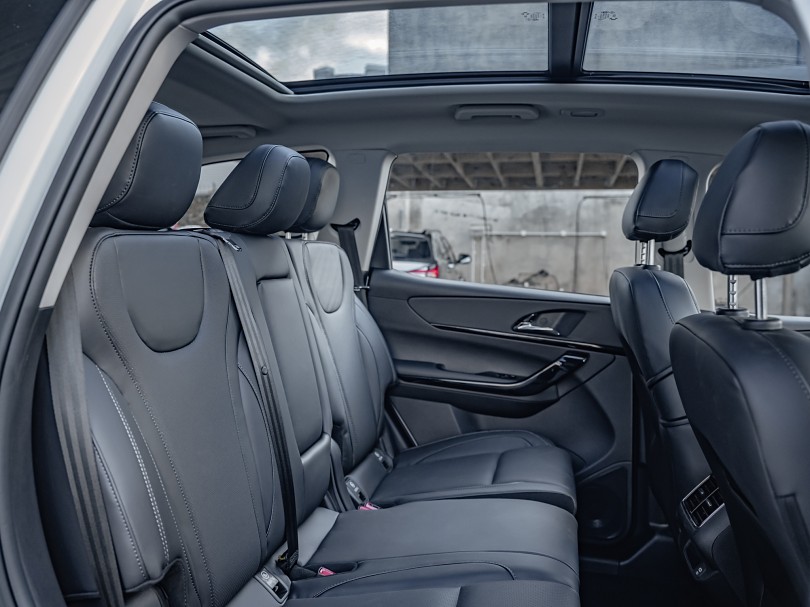 2026 Mahindra XUV700 17