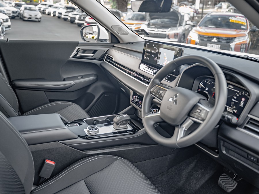 2026 Mitsubishi Outlander 9