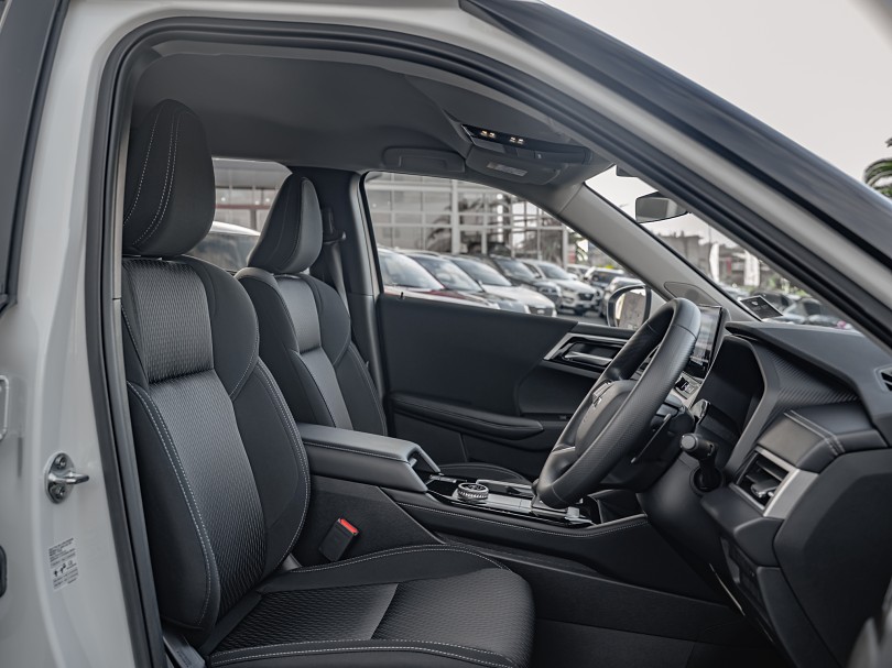 2026 Mitsubishi Outlander 8