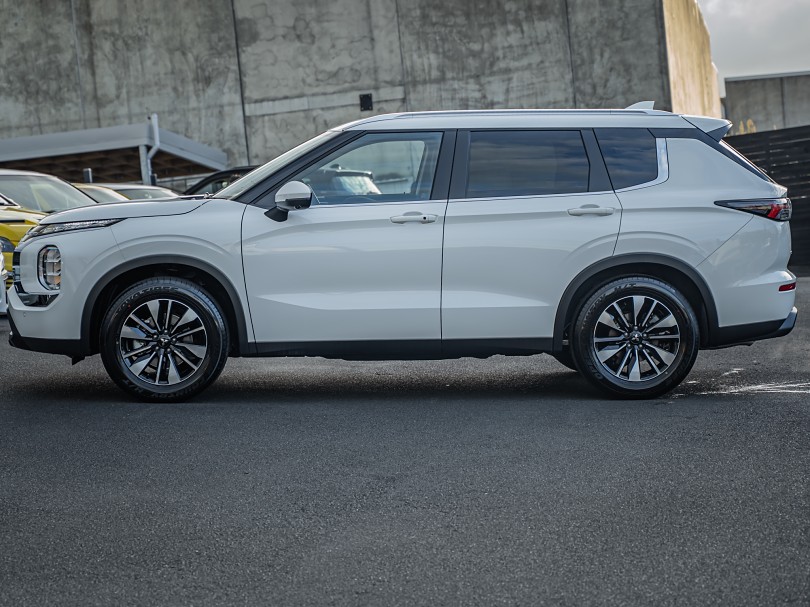 2026 Mitsubishi Outlander 5
