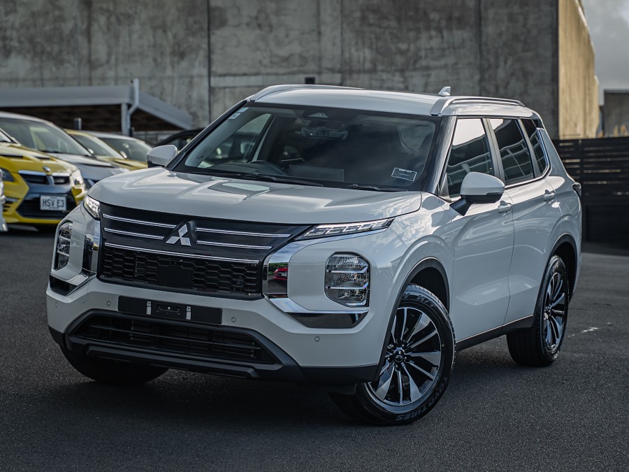 2026 Mitsubishi Outlander 1